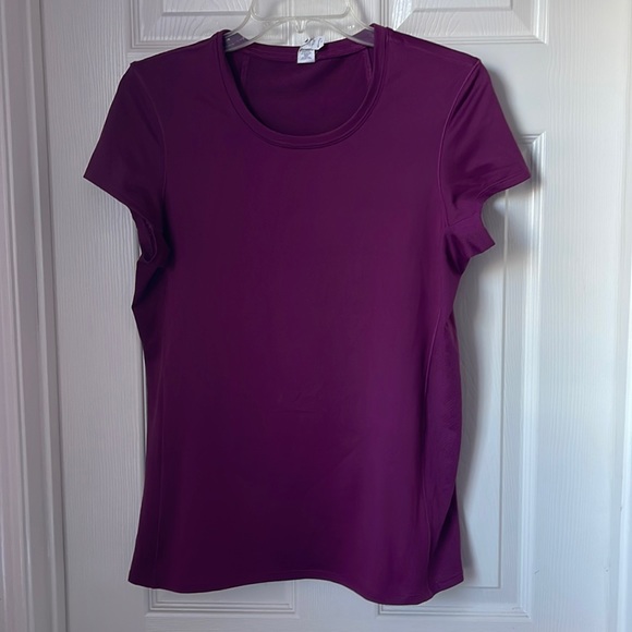 ALO Yoga Tops - ALO Yoga short sleeve top with mesh inserts